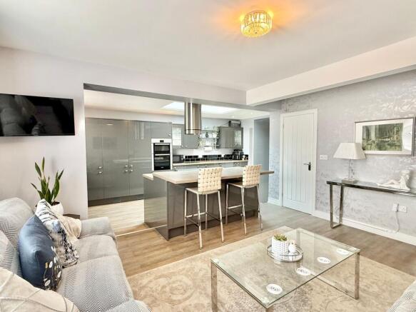 KITCHEN/DINING/FAMILY ROOM