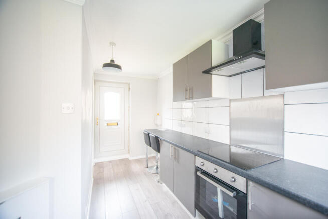 2 bed Semi-Detached to rent Image 7