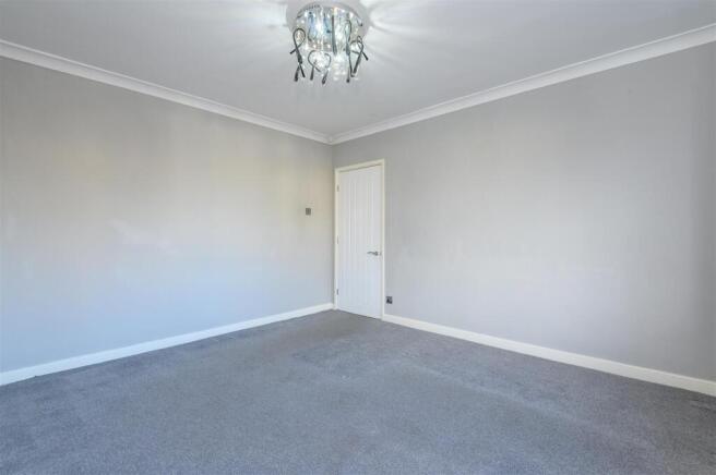 3 bed Semi-Detached for sale Image 7