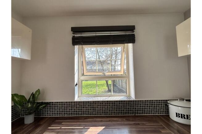 3 bed Terraced for sale Image 10