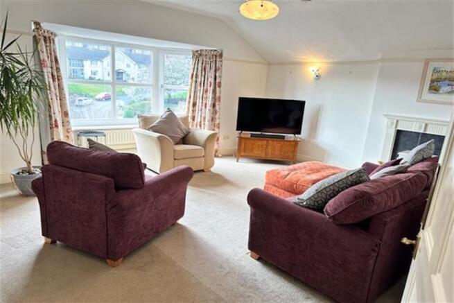 2 bed Flat for sale Image 5