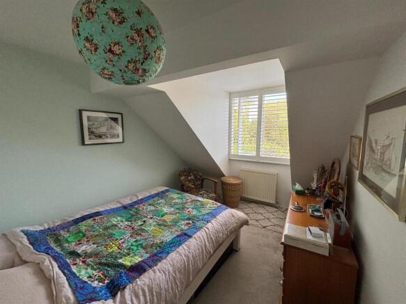 4 bed House for sale Image 12