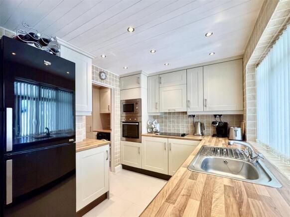 3 bed Semi-Detached for sale Image 4