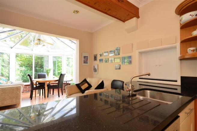 Kitchen / Breakfast Area