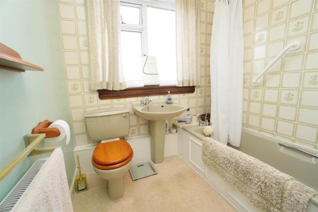 bathroom1.jpg