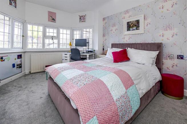 Bedroom 2 STEV4130.jpg