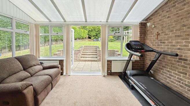5 bed Detached for sale Image 6