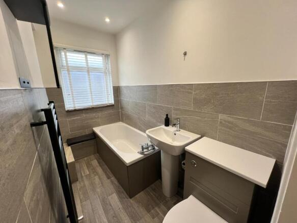 2 bed Terraced to rent Image 12