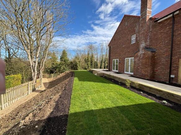 4 bed House for sale Image 8