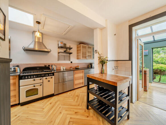 3 bed Semi-Detached for sale Image 4