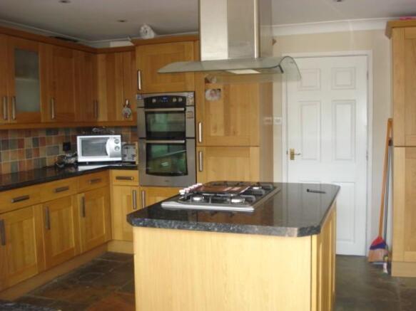 MODERN KITCHEN