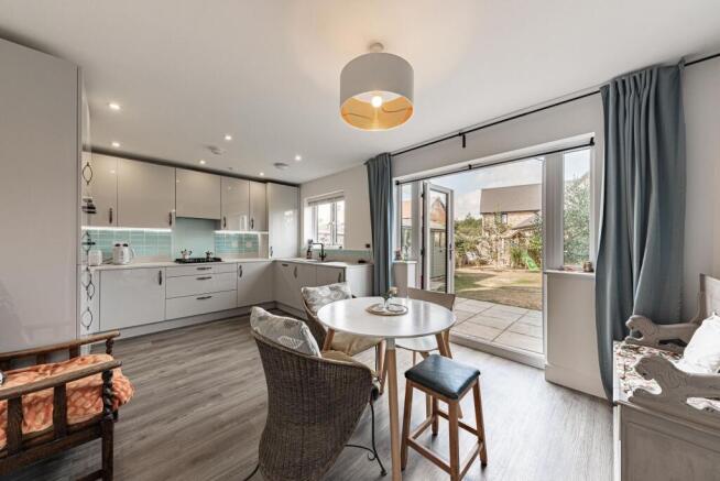 Kitchen/Dining Room (1)