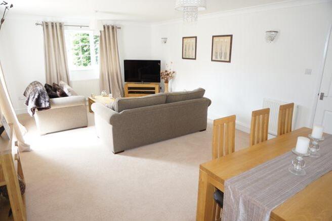 Lounge/Dining Room