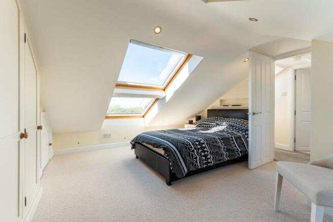 5 bed Detached for sale Image 10