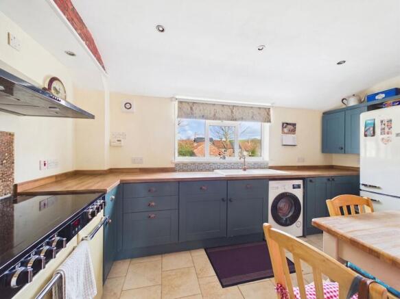 3 bed Semi-Detached for sale Image 7