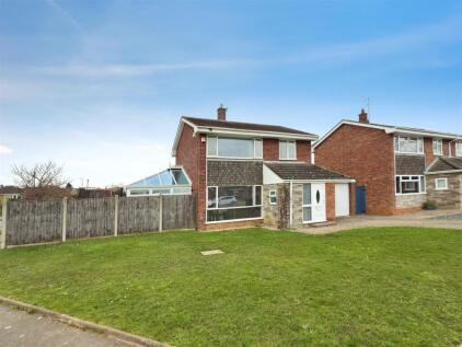Orwell Drive, Oulton Broad, Lowestoft, Suffolk, NR32