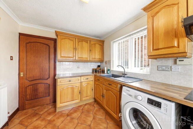 2 bed Detached Bungalow for sale Image 6