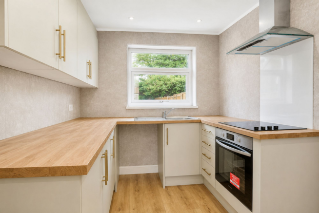 2 bed Semi-Detached to rent Image 6