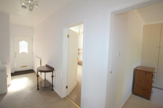 Hesketh Road, 14 - Hallway 2.JPG