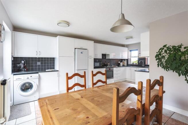 Living Kitchen/Dining Room