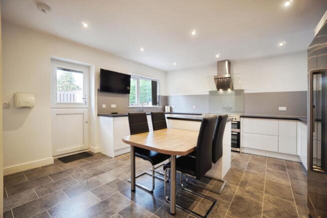 An Individual 3 Double Bed Home On A Corner Plot on Goosemoor Lane, Retford photo 4