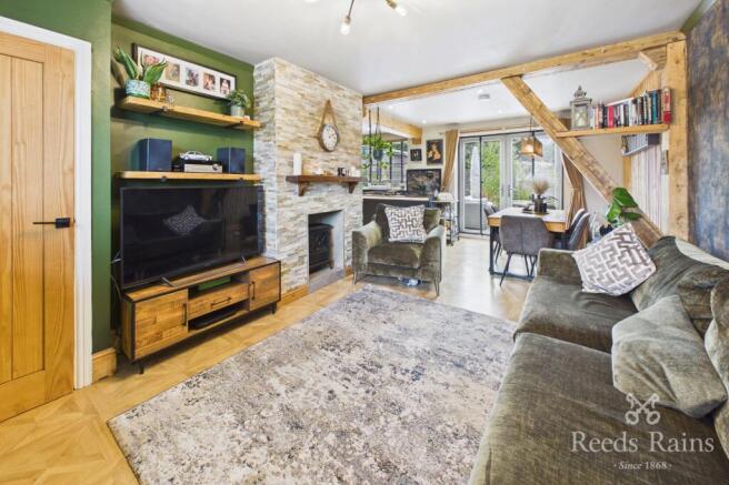 4 bed Semi-Detached for sale Image 4