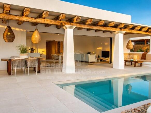 Luxury villa with license near the sea in Arenal d'en Castell