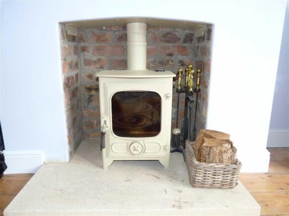 Feature log burner p