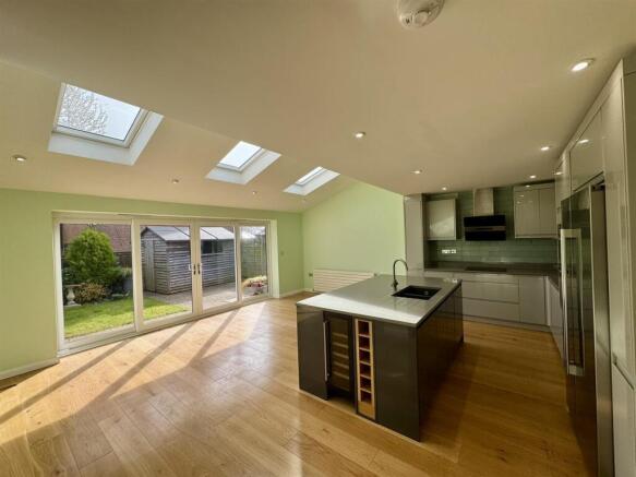 Open Plan Kitchen Diner (2/4)