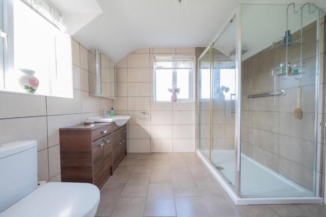 2 ENSUITE.jpg
