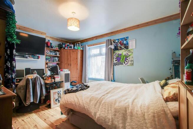 4 bed Detached for sale Image 10