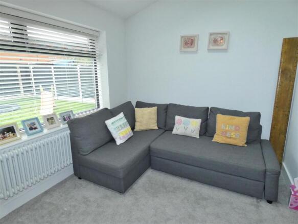 Sitting/Play Room