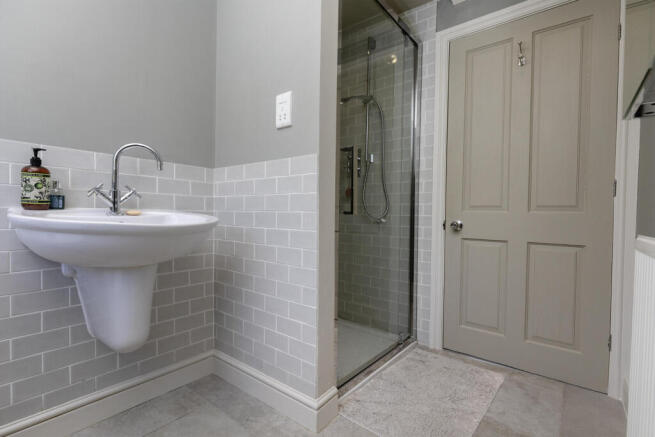 4 bed Detached for sale Image 12