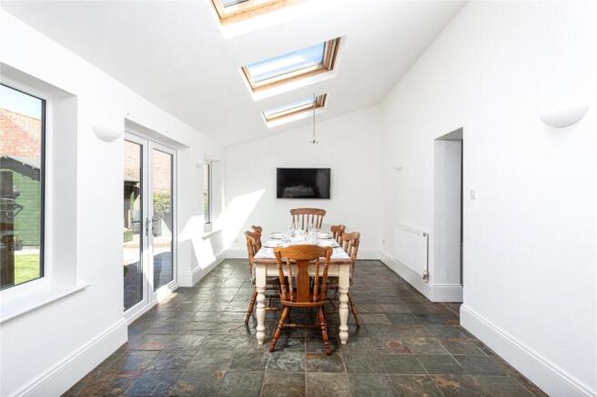 5 bed Detached for sale Image 4