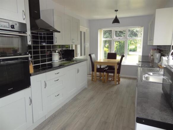 KITCHEN DINER