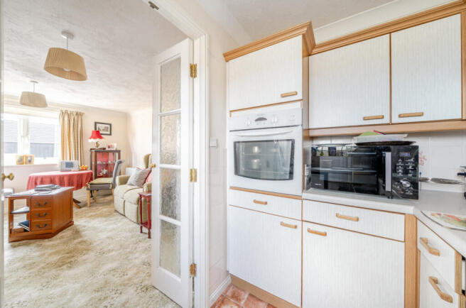 2 bed Flat for sale Image 5