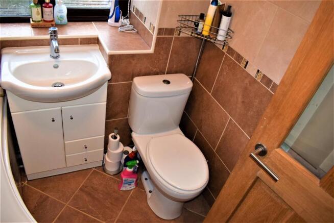 Bathroom2.JPG