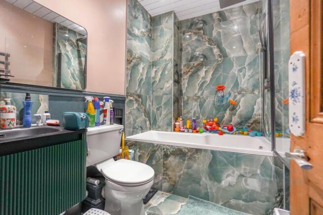 3 bed Terraced for sale Image 5