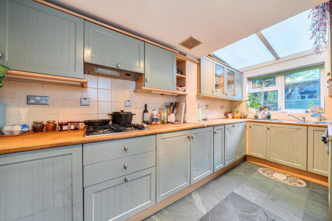 1400104-11-696f56...