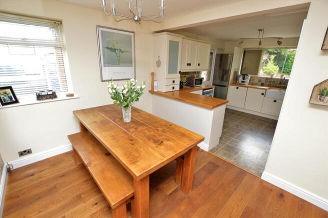 KITCHEN DINER