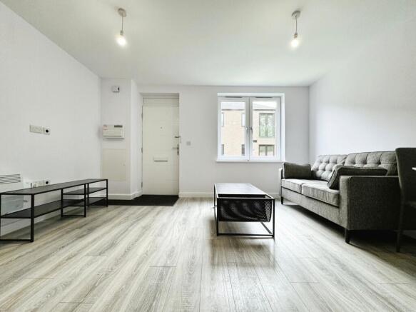 1 bed Apartment to rent Image 3