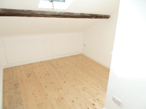 3 bed Terraced to rent Image 8