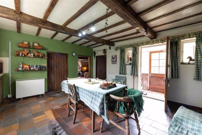 KITCHEN/BREAKFAST ROOM