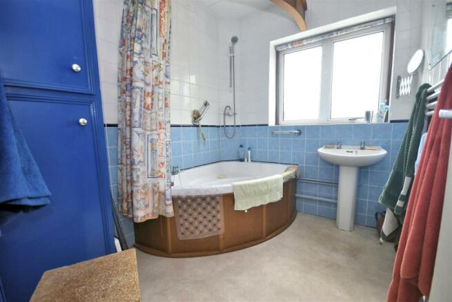Bathroom.jpg