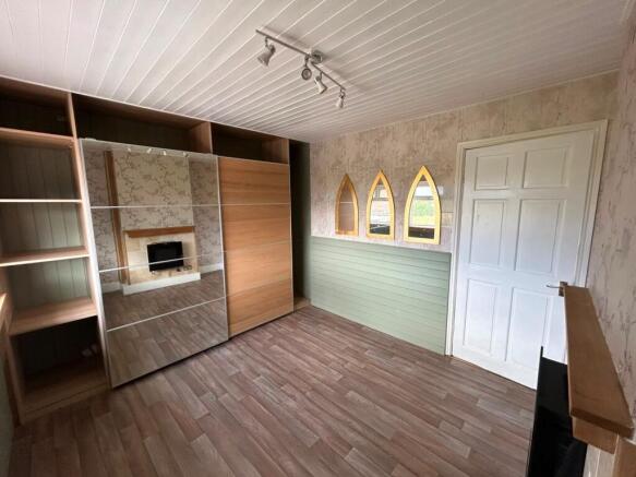 3 bed Semi-Detached for sale Image 6