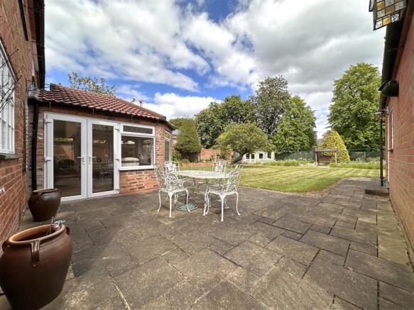 Lovely Private Garden 395