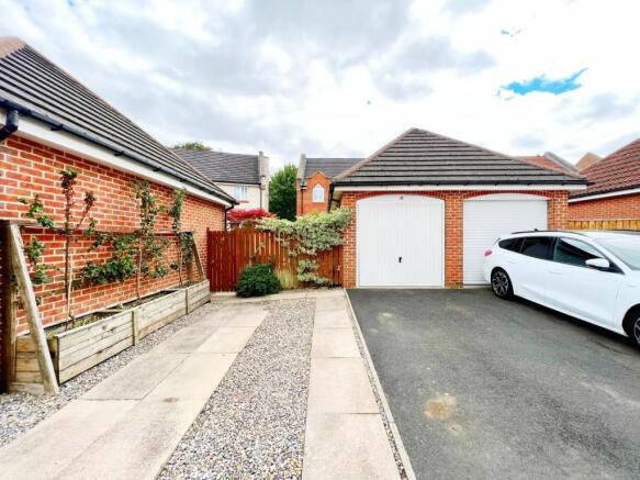 Garage & Driveway.jpg