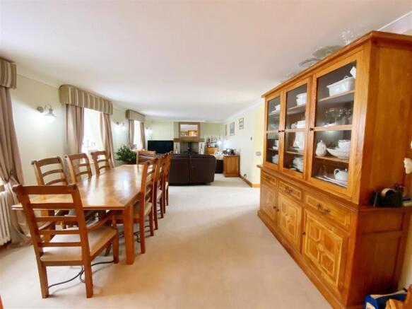Dining Room 2.jpg