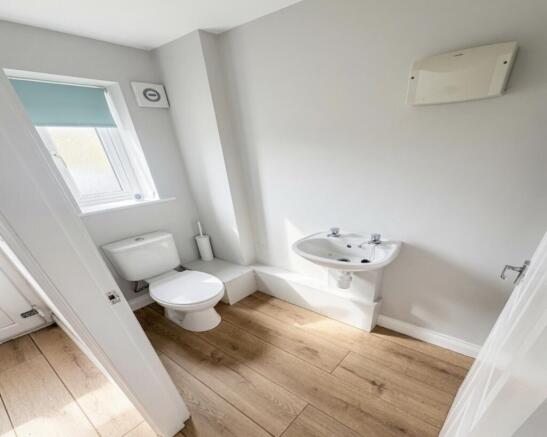 2 bed Semi-Detached to rent Image 10