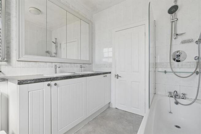30 Blackshaw Road, London, SW17 1JB bathroom 2.jpg